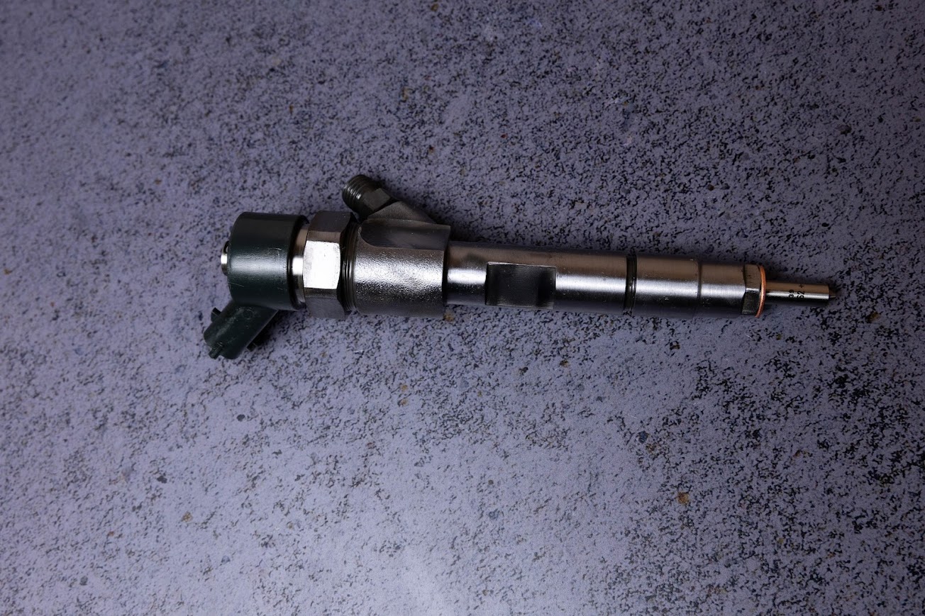 93183595 форсунка CR BOSCH для двигуна Renault Vivaro, Laguna I/II, Megane I, Scenic I - Фото 1 93183595 форсунка CR BOSCH для двигуна Renault Vivaro, Laguna I/II, Megane I, Scenic I