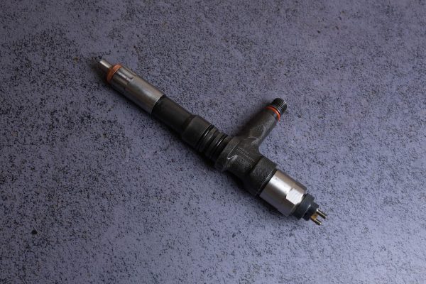 095000-6070 форсунка для двигуна KOMATSU 6D125 - Фото 3
