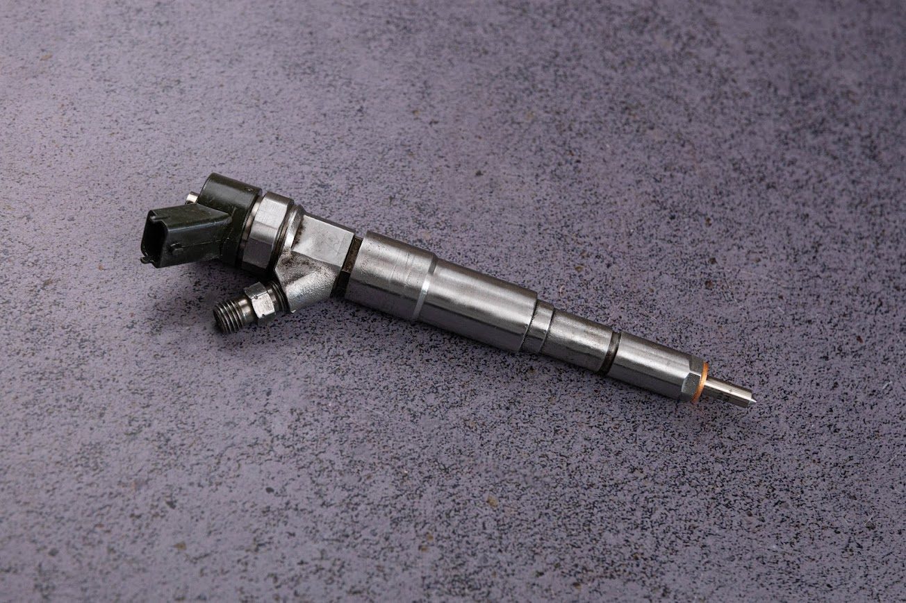 1980J3 Електромагнітний CR інжектор / форсунка (з ущильнюючим кільцем) VOLVO C30, S80 II, V70 III; CITROEN C3 I, C4, C4 GRAND PICASSO I, C4 I, C4 PICASSO I, C5 II, C5 II/KOMBI, XSARA PICASSO; FORD C-MAX 1.6D 10.03-