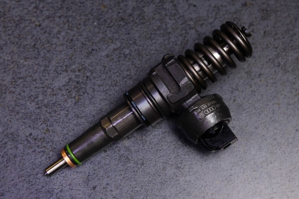 038130073BL Електромагнітна насос форсунка BOSCH для двигуна (статус відновлений Audi A3 1.9 TDI, quattro, Sportback
Seat Altea 1.9 TDI, 4&times;4, Cordoba, Ibiza 1.9 TDI, Leon, Toledo 1.9 TDI, Skoda Fabia 1.9 TDI, Octavia 1.9 TDI, 1Z3, 1Z5, 4&times;4, Roomster 1.9 TDI, Superb 1.9 TDI, VW Caddy 1.9 TDI, Golf 1.9 TDI, Plus, Variant, Jetta 1.9 TDI, Passat 1.9 TDI, Variant,VW Polo 1.4 / 1.9 TDI, VW Touran 1.9 TDI