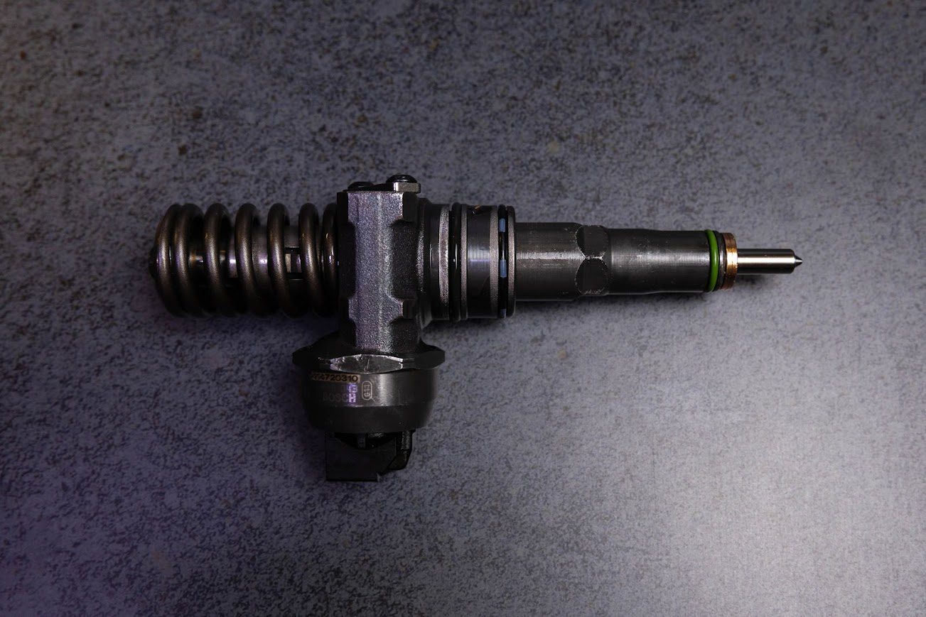 070130073R насос форсунка BOSCH для двигуна (статус відновлений VW Multivan V 2.5 TDI, Transporter 2.5 TDI, 4motion, 7H, 7J, T5