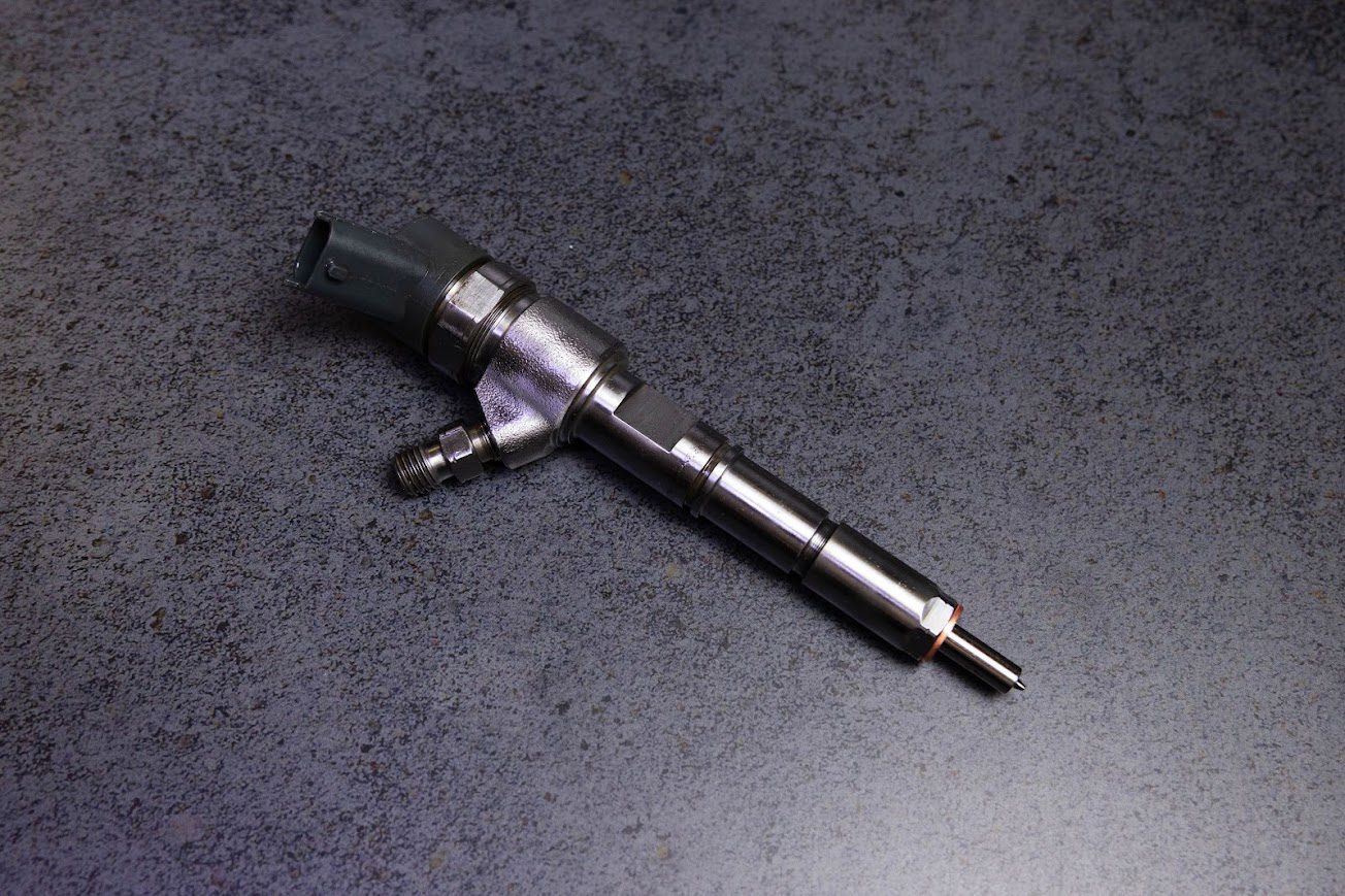 04132055KZ Електромагнітний CR інжектор / форсунка Deutz KHD TD 2.9 L4 & TCD 2.9 L4 - Фото 1 04132055KZ Електромагнітний CR інжектор / форсунка Deutz KHD TD 2.9 L4 & TCD 2.9 L4